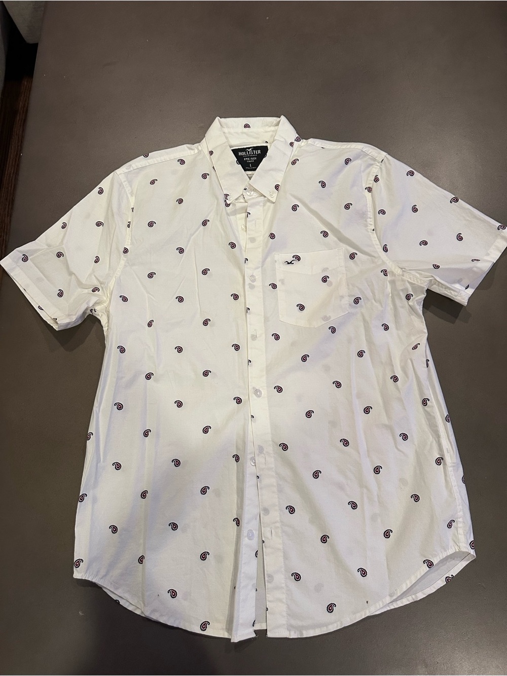 Hollister White Short-Sleeve Button-Down Shirt with Navy Paisley Motif